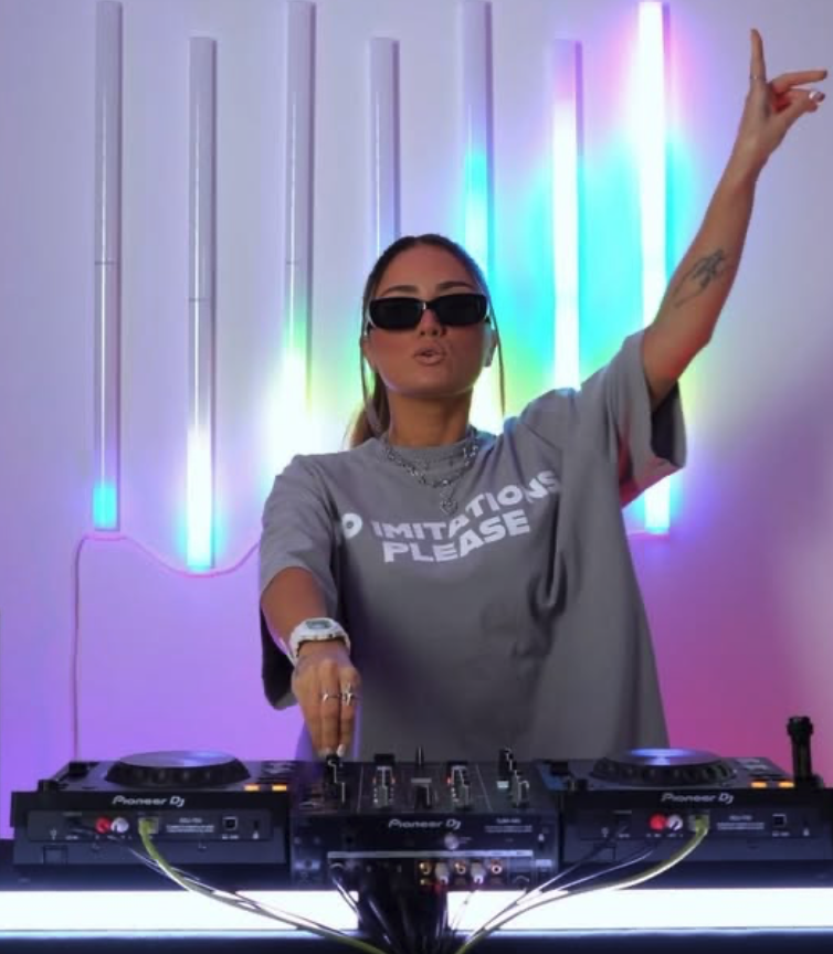 Ellie Mary [TikTok Influencer]